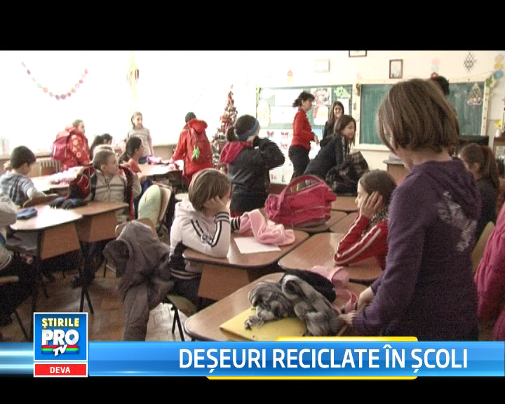 Deseuri reciclate in scoli (P)