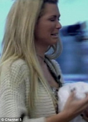 Vedeta Playboy, agresata de o alta femeie de 53 de ani in direct la televizor. Ce s-a intamplat