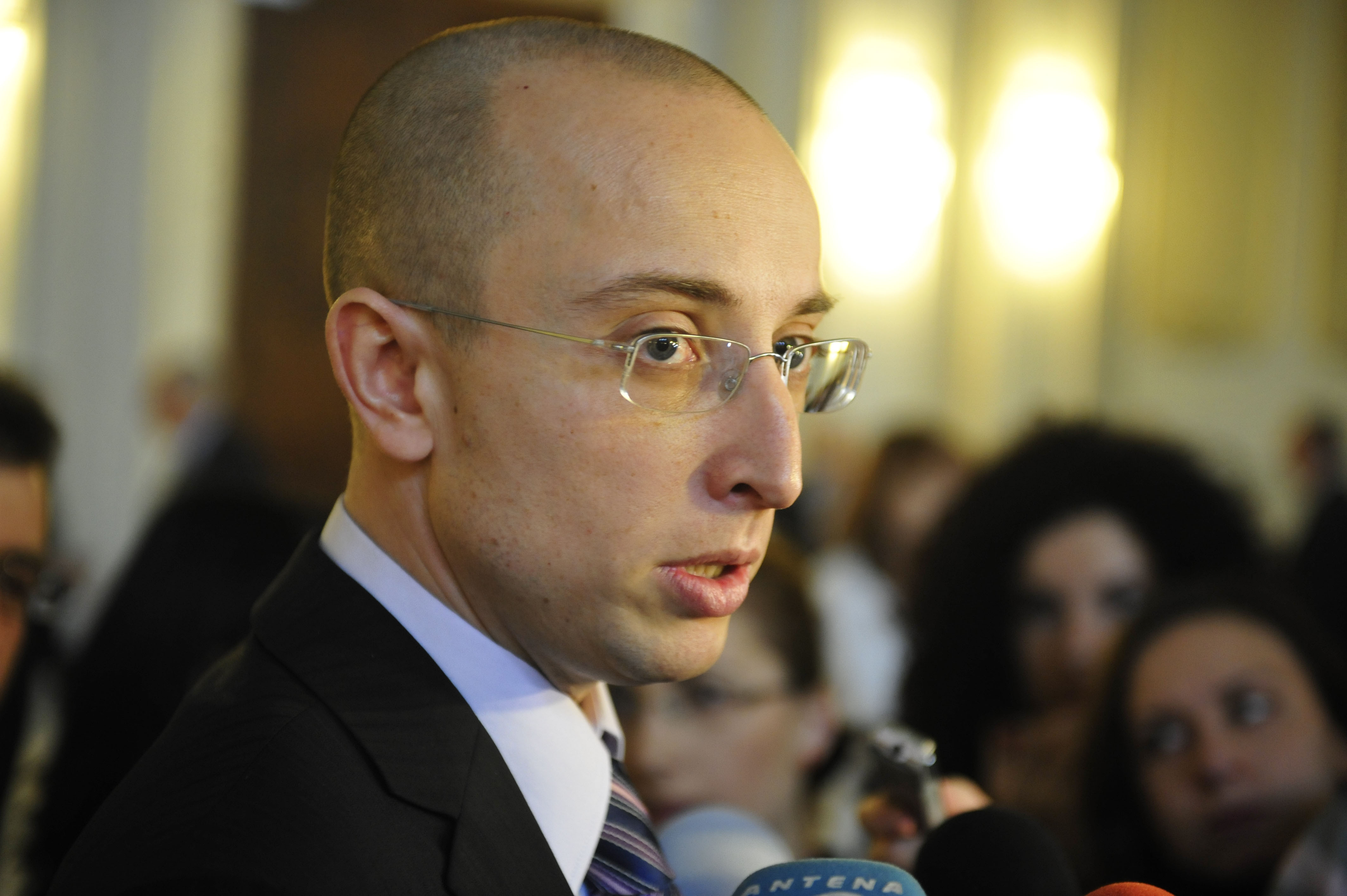 Iulian Urban a anuntat pe blog ca demisioneaza din PDL. Se considera "singurul vierme din Romania"