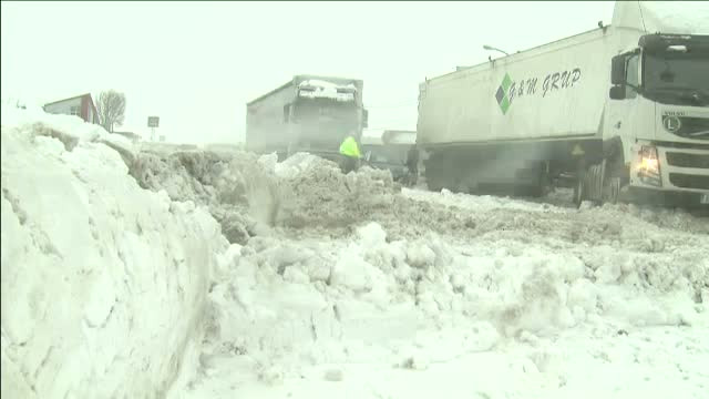 Trafic blocat de nameti intre Bucuresti si Moldova. Jumatate din tara este sub zapada