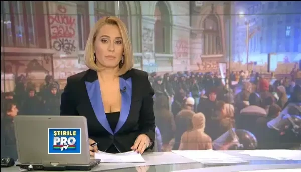 Vremea rea nu i-a speriat pe oameni. Si-au continuat miercuri protestul impotriva guvernantilor