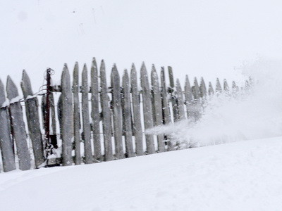 Iarna ataca cu un ger ucigas. 3 persoane au murit, iar alte zeci de romani au ramas blocati in casa