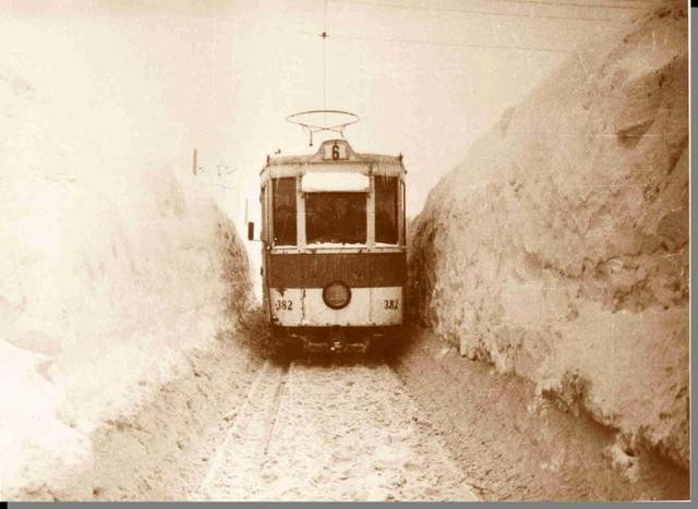 Nameti de 5 metri si tancuri batatorind zapada. Iarna din 1954, cea mai grea din istoria Romaniei