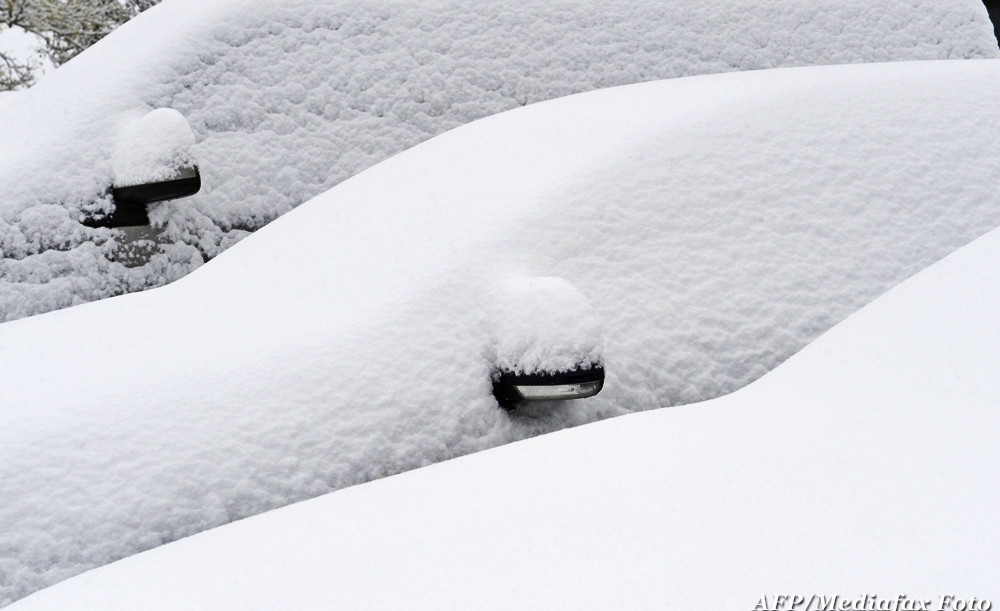 Deszapezirea Bucurestiului continua si astazi. Soferii sunt sfatuiti sa-si lase masinile acasa