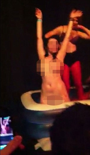 A fost suficienta o noapte in club sa se faca de ras in toata lumea. Gestul ei, viral pe internet