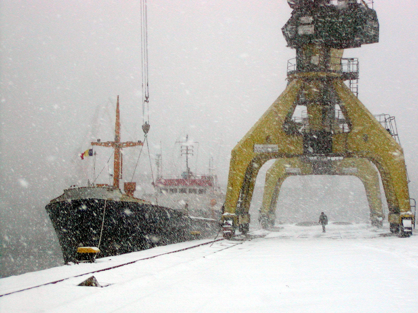Porturile constantene au fost redeschise, ramane inchis doar portul Constanta Sud
