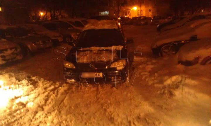 Nesimtirea nu dispare sub zapada. Imagine scandaloasa a unei "parcari de smecher" din Capitala