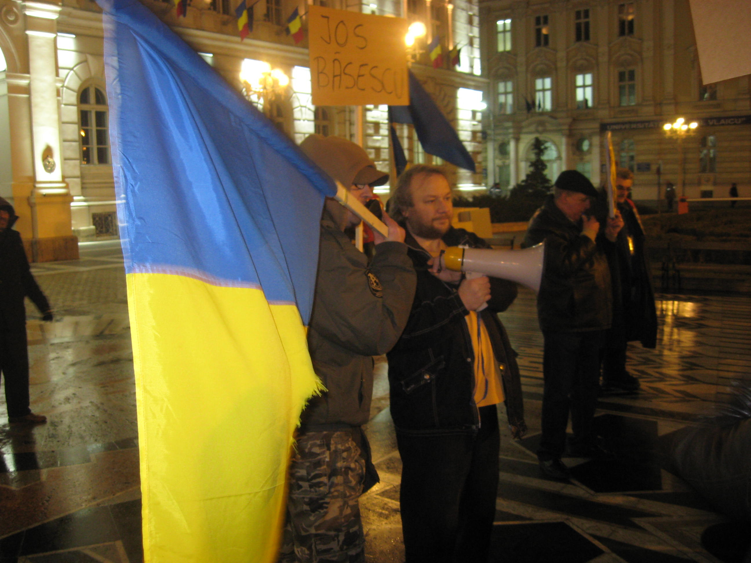 Protestatarii aradeni s-au imputinat, iar jandarmii au prins curaj sa ii amendeze