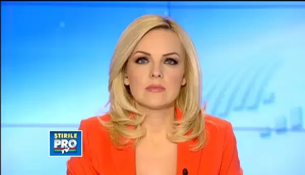 Un vapor care transporta echipamente NASA a rupt in doua un pod