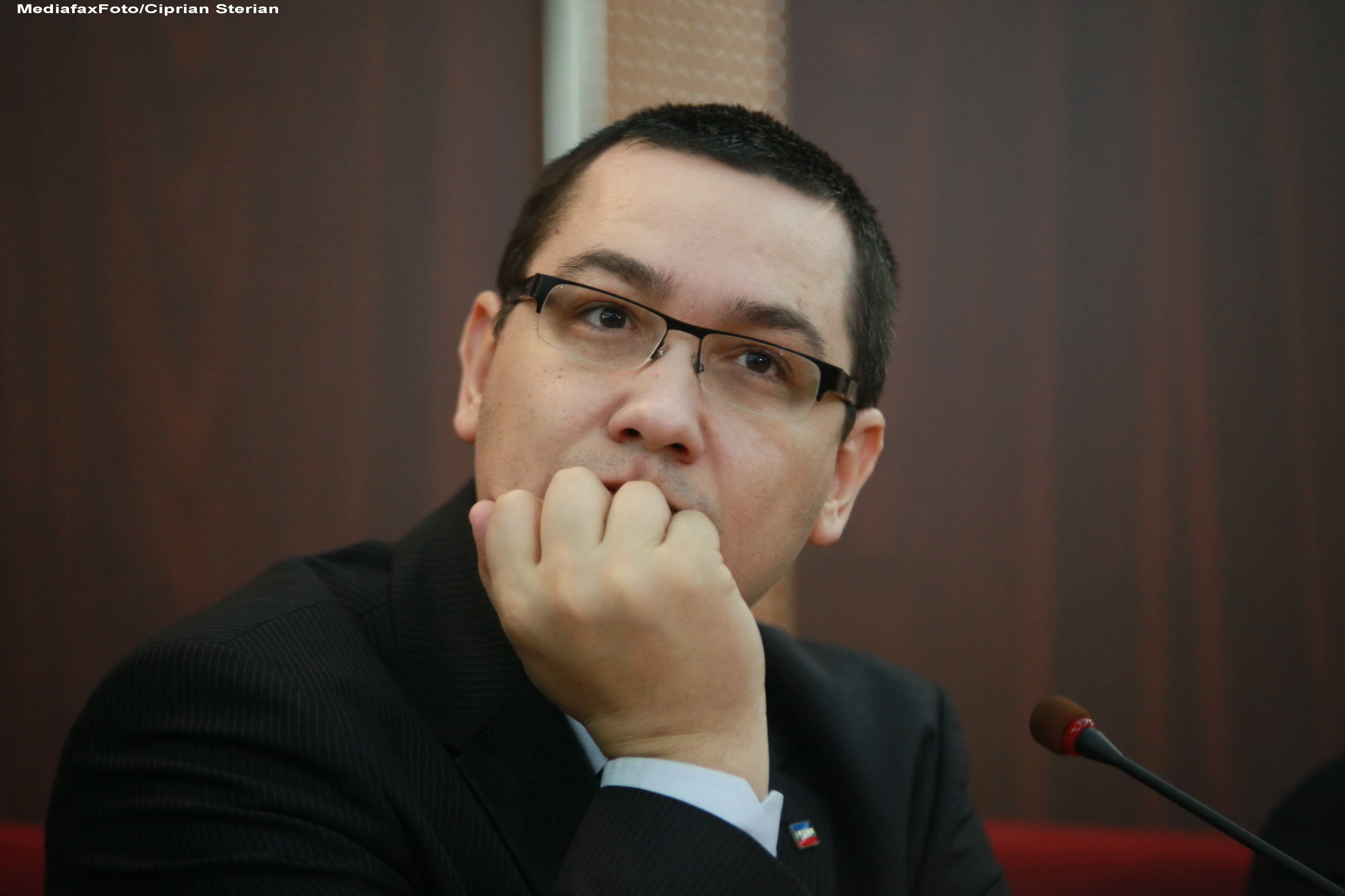 Ponta ii cere oficial presedintelui Academiei sa verifice acuzatiile de plagiat la adresa lui Mang