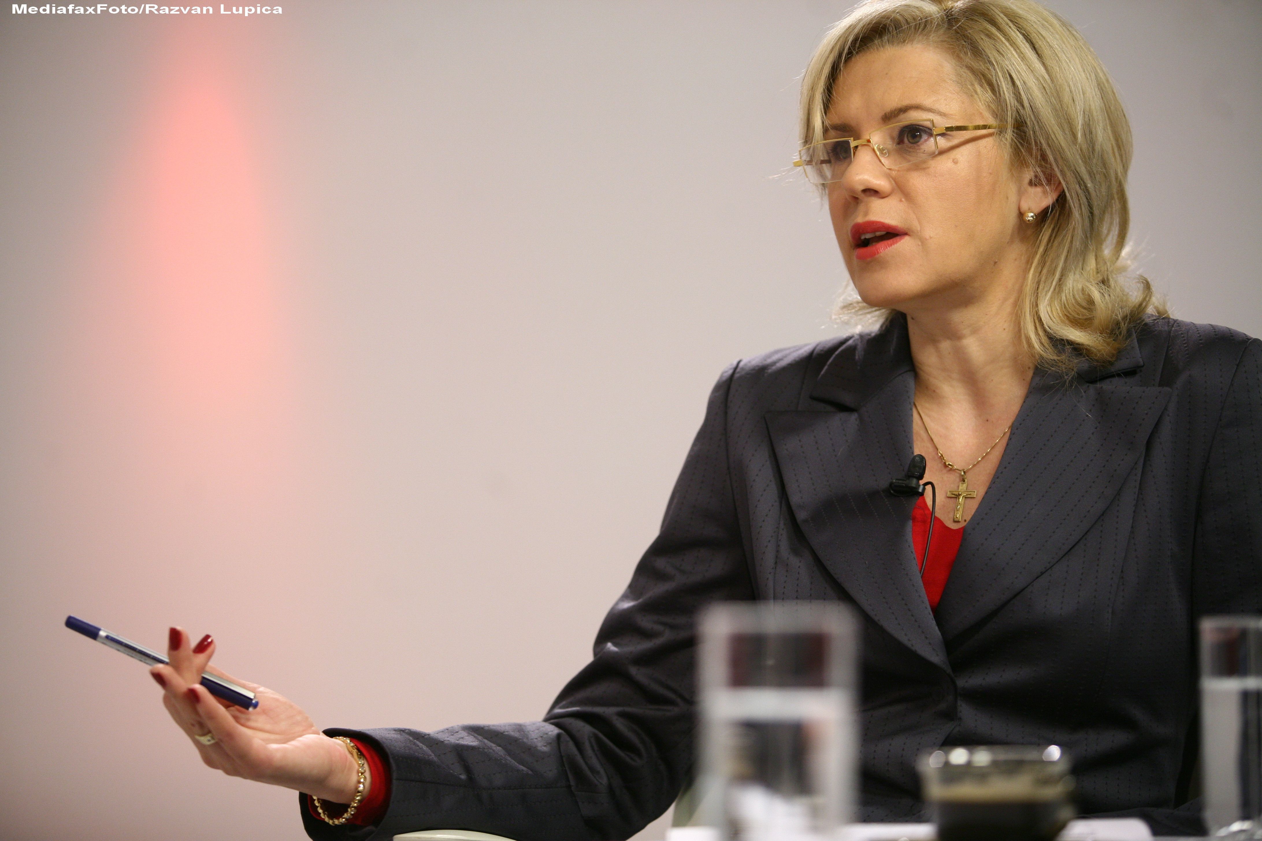 Euractiv: Corina Cretu ar putea fi Comisar European pentru ajutor umanitar. Ce spunea Victor Ponta in urma cu o zi