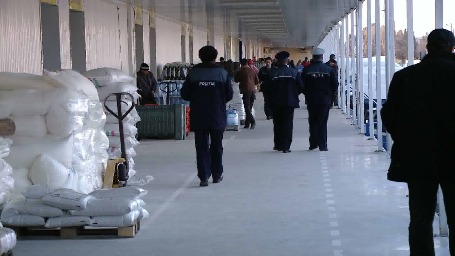 Controale intr-un centru comercial: tone de legume si fructe confiscate, amenzi de 127.000 de lei