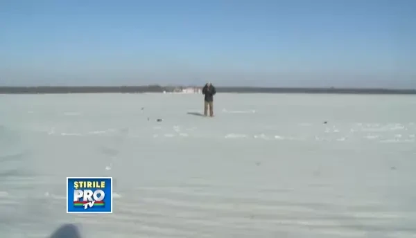Fenomen extrem de rar. Gerul a facut sa inghete chiar si Lacu Sarat de langa Braila