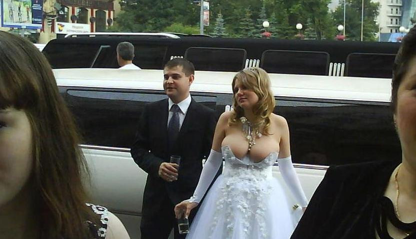 Ce-o fi zis preotul cand a vazut-o? Aparitia unei mirese i-a lasat pe toti muti de uimire