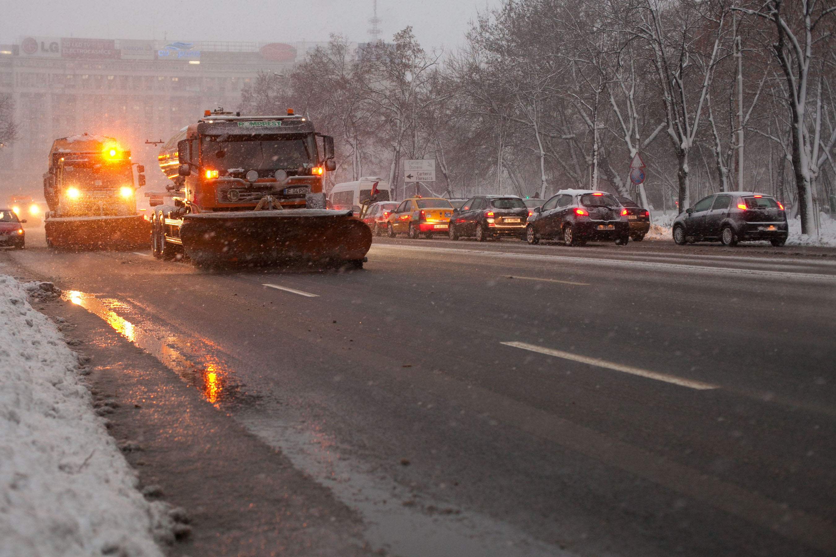 Prefectul Capitalei a cerut ca firmele de deszapezire sa fie pregatite pentru interventii rapide