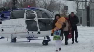 Delta, rupta de civilizatie din cauza viscolului. O mamica si copilul, salvati de un elicopter SMURD