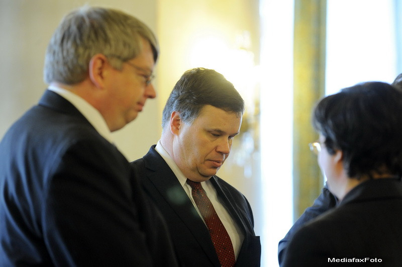 Guvernul si FMI au convenit sa mentina in scrisoare varianta posibilei cresteri de salarii si pensii