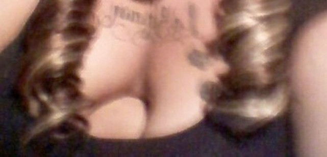 Un barbat se va uita cu greu la aceste imagini. Sanii lor sunt imposibil de privit