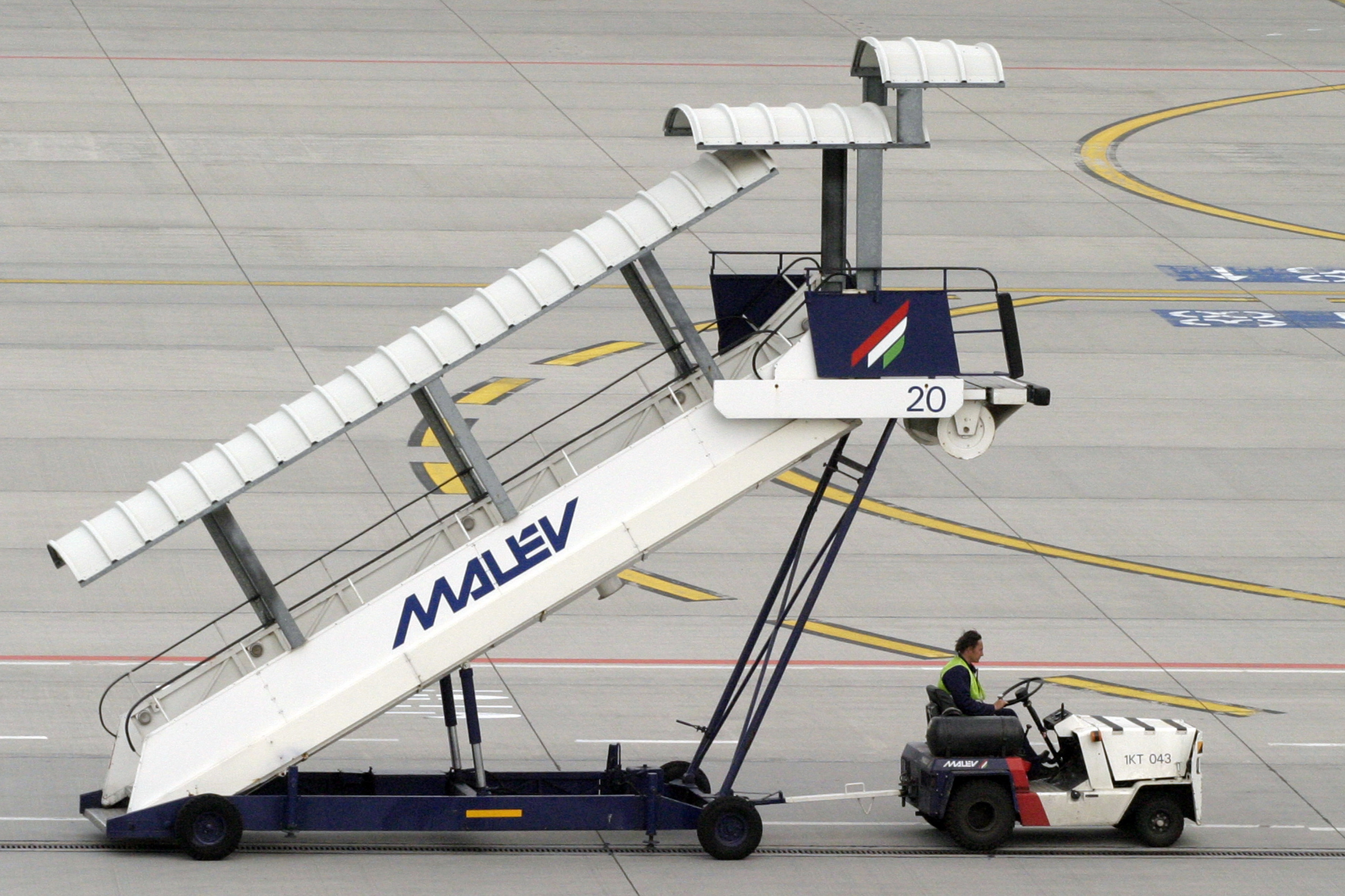 Malev si-a incetat zborurile dupa 66 de ani. Criza si concurenta low cost i-au falimentat pe unguri