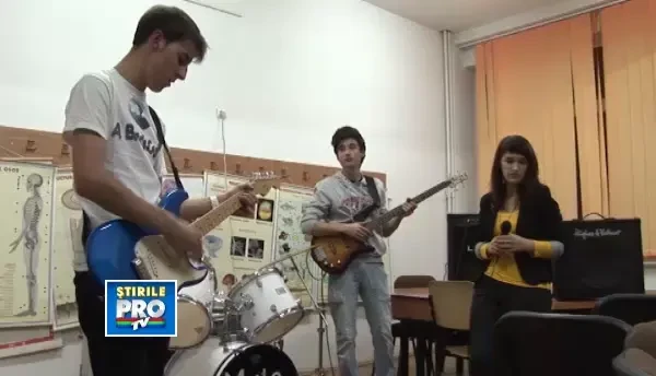 VIDEO. Generația Facebook protestează-n versuri