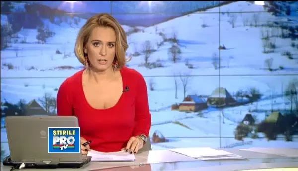 In satele de munte, batranii sunt blocati in case, iar elevii merg ore in sir prin nameti, la scoala