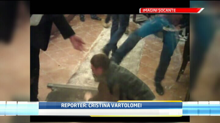 Scene socante intr-un fast-food din Iasi. S-au calcat in picioare dintr-un motiv stupid. VIDEO