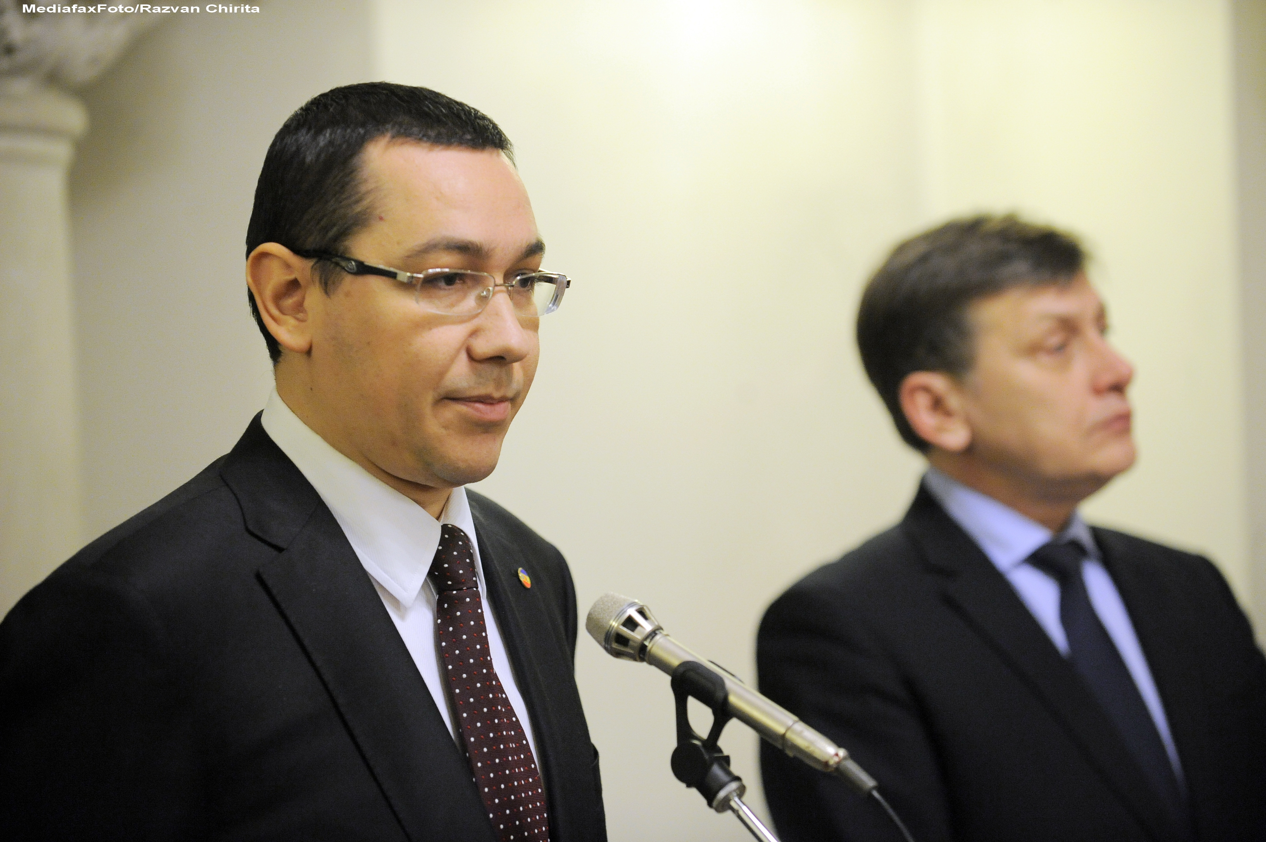 Ponta si Antonescu se contrazic in privinta intalnirii USL cu Ungureanu
