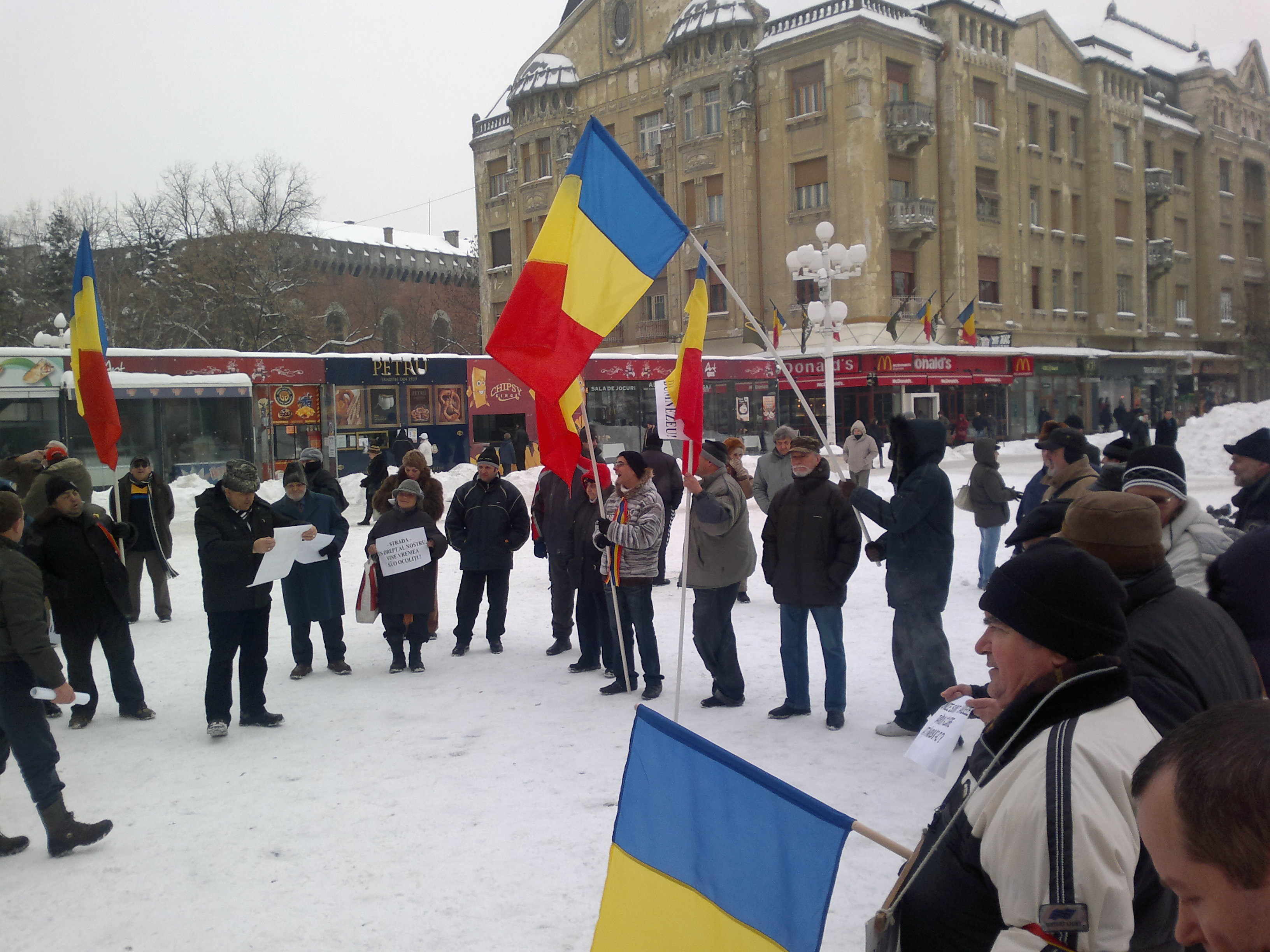 Perseverenta protestatarilor, deasupra gerului. La -8 grade, nemultumirile sunt spuse in strada