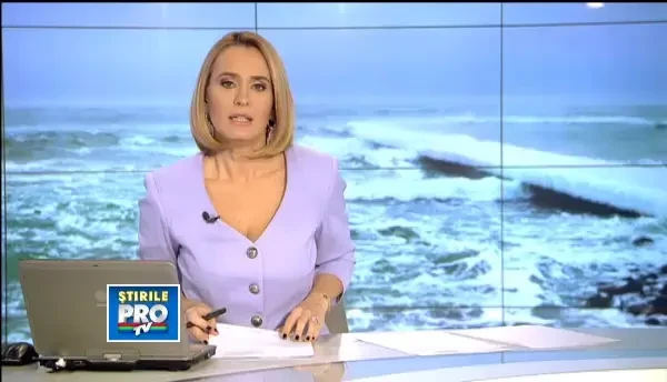 Spectacol terifiant la malul marii. Furtuna de gradul 9 din 10. Sosele acoperite de gheata. VIDEO