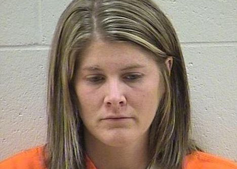 “Daca iti tii gura inchisa, vei primi un cadou”. Cum au fost "premiati" doi elevi de profesoara lor