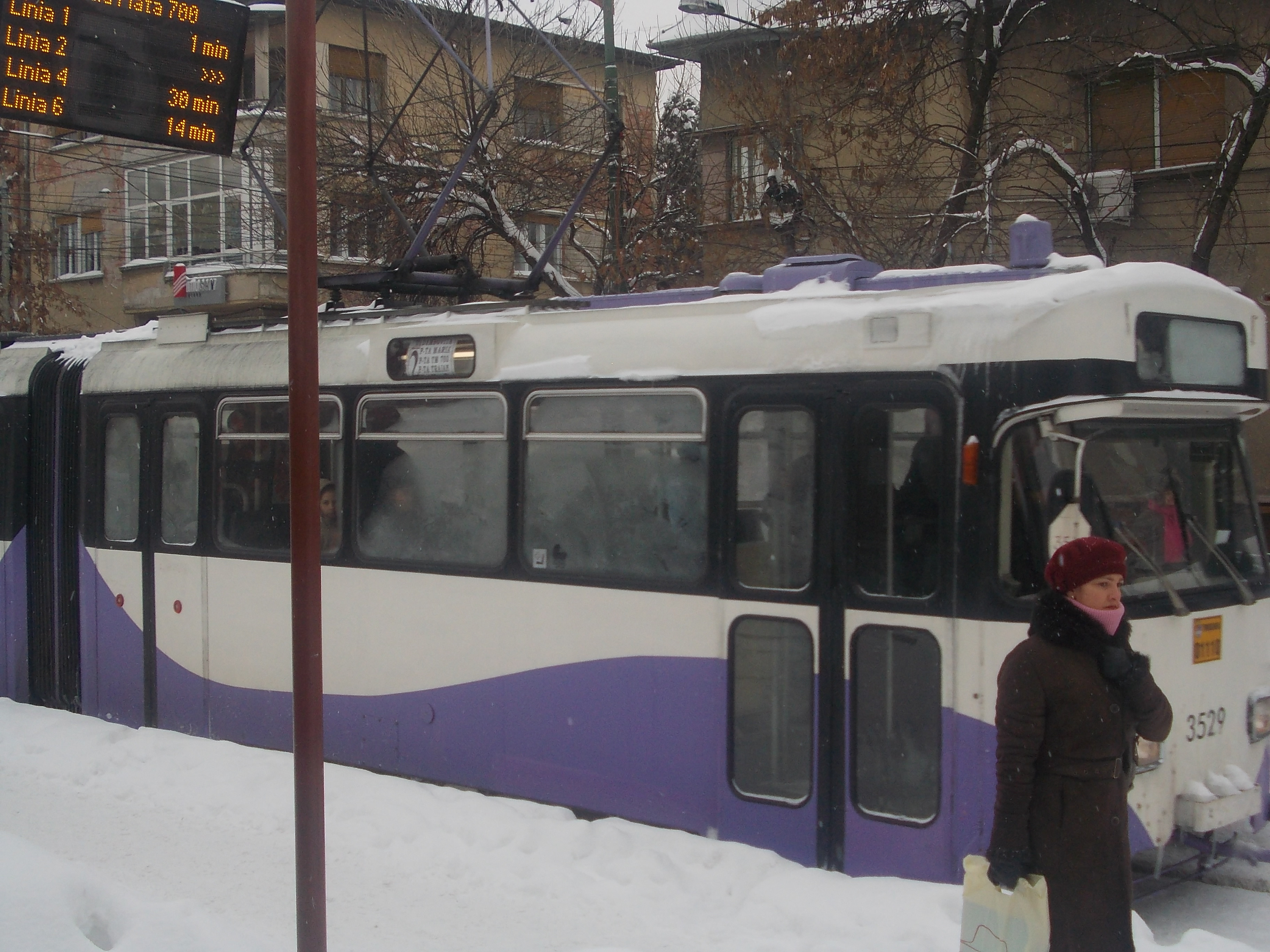 2013 incepe fara cozi la ghiseele RATT. Abonamentele pensionarilor vor fi prelungite automat