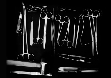 Povestea sinistra din spatele unei licitatii. Cine vrea trusa de tortura a unui criminal nazist