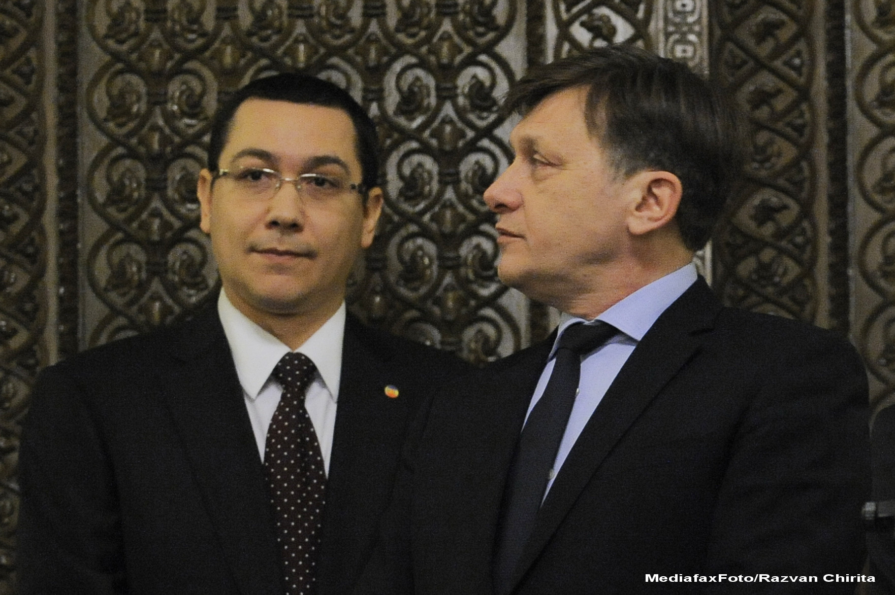 Intalnire Victor Ponta - Crin Antonescu la Senat, pe tema Constitutiei