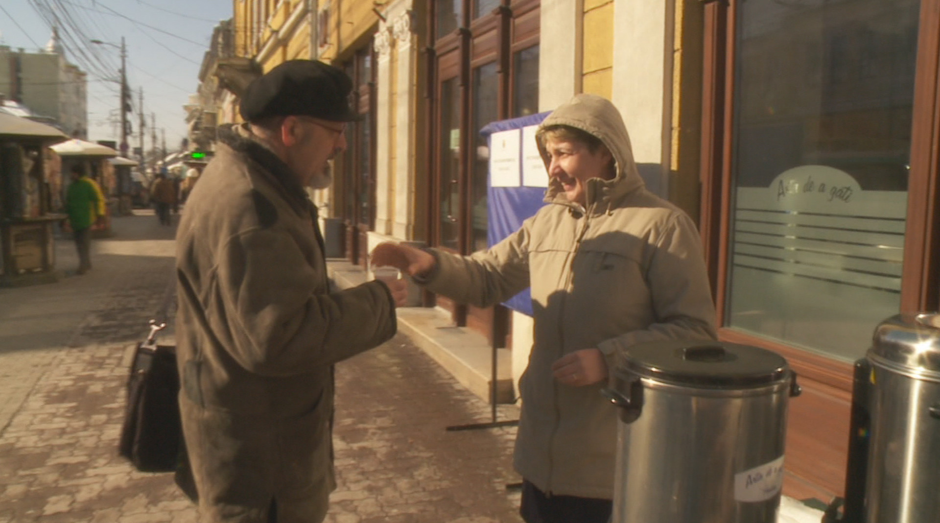 Clujenii sunt incalziti cu ceai fierbinte