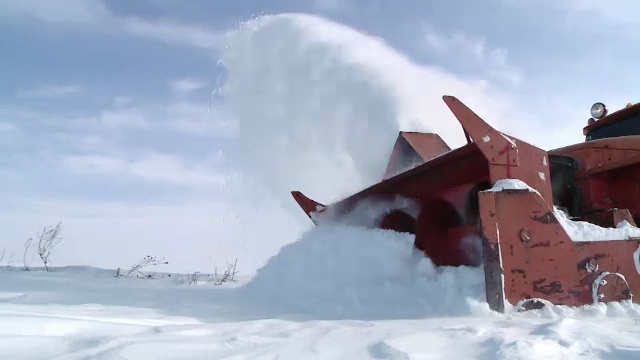 Zapada a acoperit casele in Moldova. Preotul unei comune, gasit inghetat in nameti