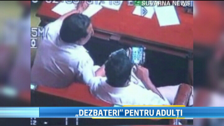 Gestul deocheat a trei ministri poate duce la alegeri anticipate in India. Populatia, revoltata