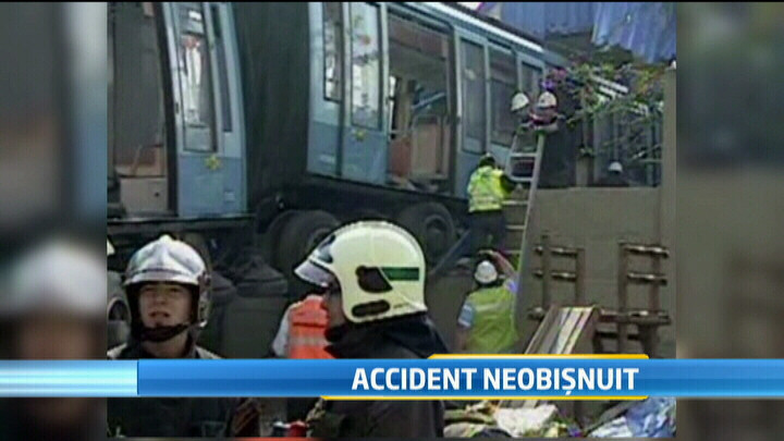 Accident neobisnuit in Chile. Un metrou scapat de sub control a intrat in zidul unui bloc