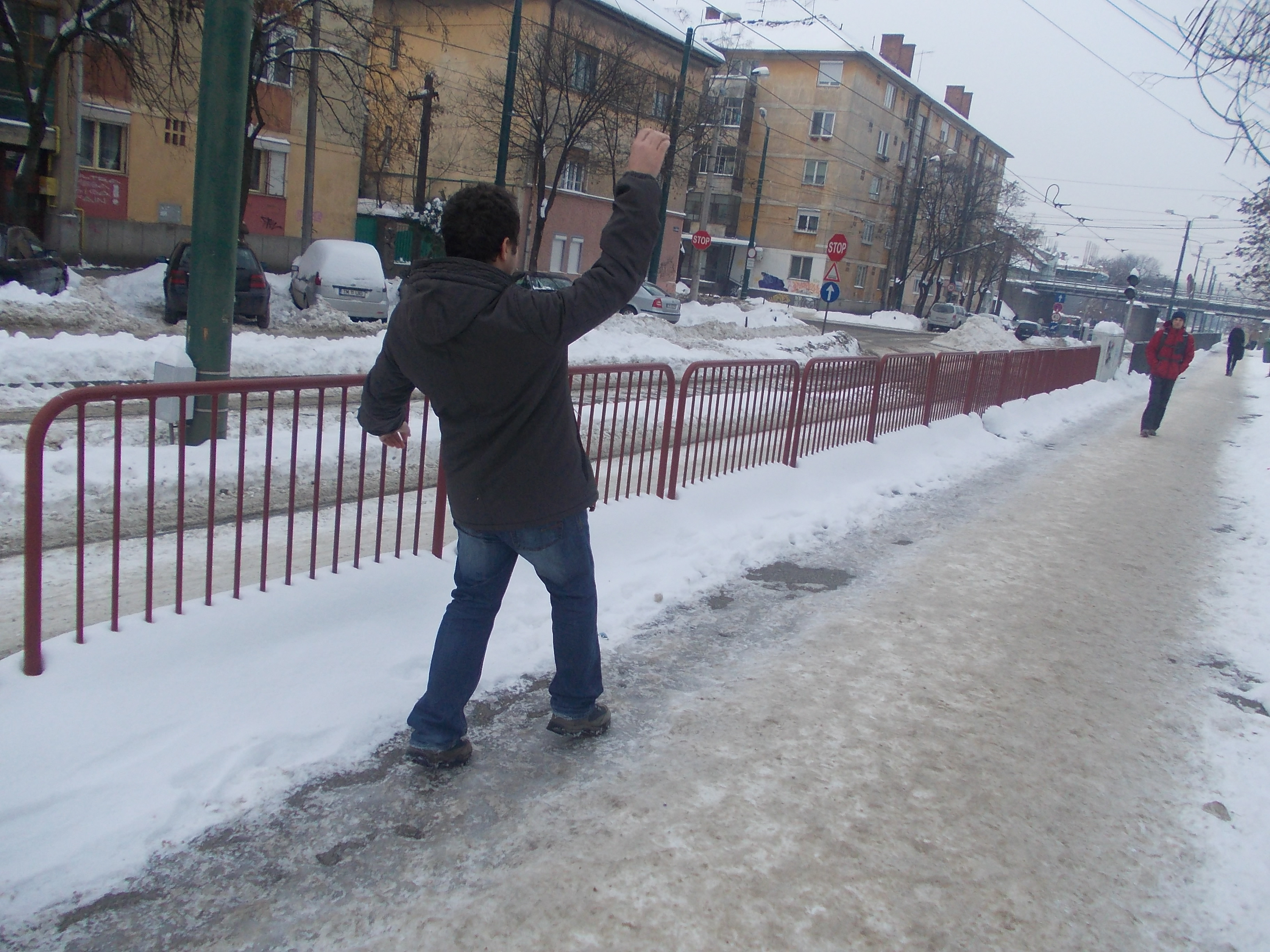 Atentie la gheata! In medie, cate doi tineri ajung in fiecare zi la spital cu fracturi