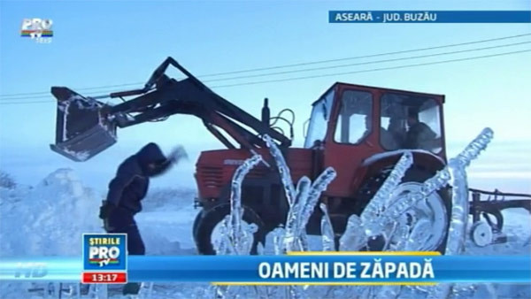 Operatiune de salvare dramatica. Batran carat pe targa 11 kilometri prin nameti