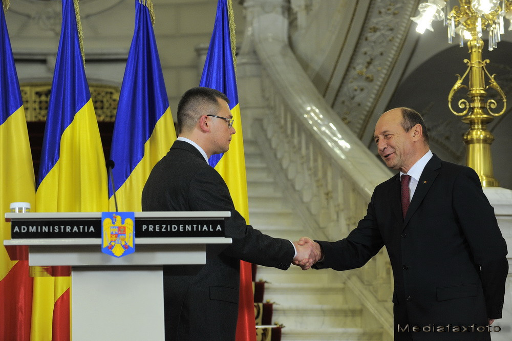 Mihai Razvan Ungureanu: Basescu se apropie periculos de limita instigarii la infractiune, cu ofiterul acoperit