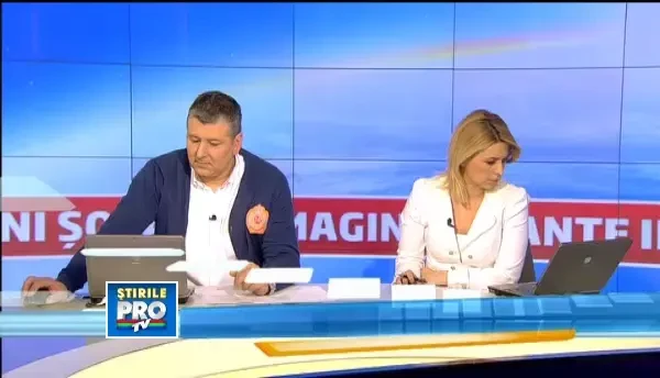 Imagini SOCANTE. Prezentatoare TV muscata de fata de un caine agresiv, intr-o emisiune in direct