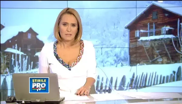 Imagini incredibile din case ingropate total in zapada. Cele mai groase haine sunt pe bidonul cu apa