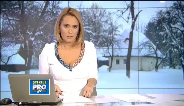 Lumea ireala din sudul Romaniei. Oamenii merg pe acoperisuri, animalele traiesc in grote de zapada