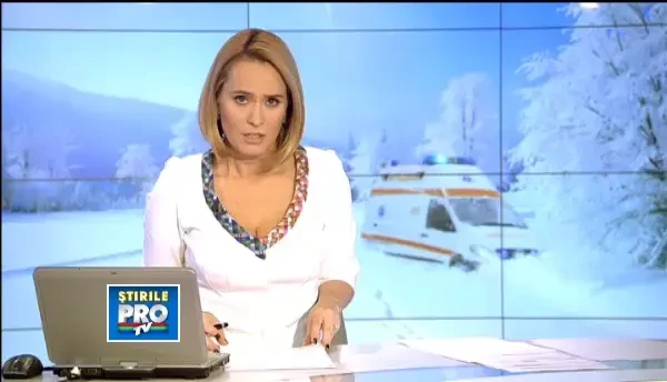 Operatiune de salvare dramatica. Batran carat pe targa 11 kilometri prin nameti