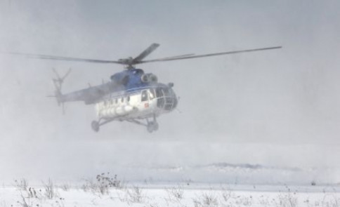 Salvarea vine din cer la Braila si Buzau. Elicopterele armatei, singurele care ajung la sinistrati