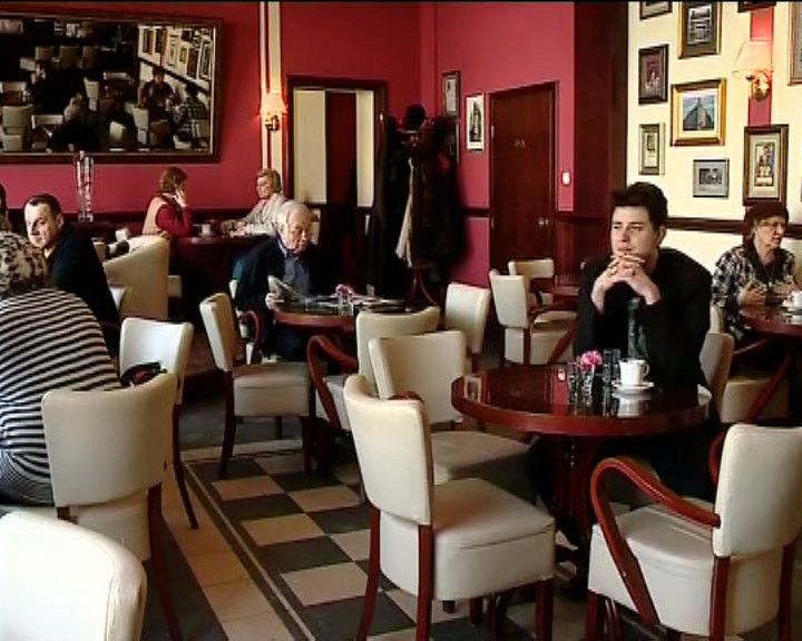 S-a indragostit intr-o secunda, iar acum o cauta disperat in toata tara. Tot internetul il ajuta