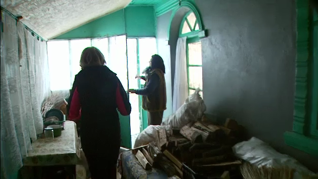 Ce se ascunde in spatele unei usi in Romania lui 2012? Lumea in care socul are culoarea ALBA. VIDEO