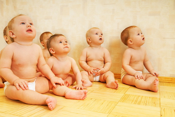 Studiu: Bebelusii a caror nastere a fost indusa sau grabita au un risc mai mare sa dezvolte autism