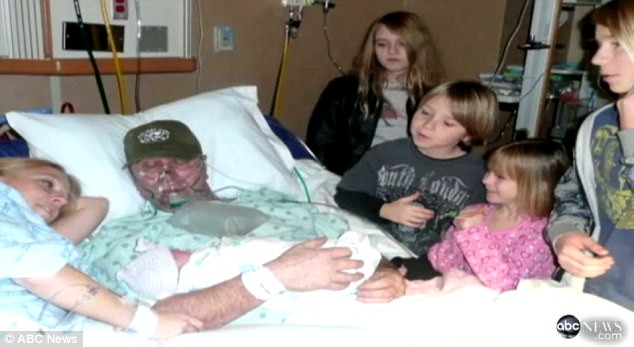 Imaginea care reda sfarsitul unei vieti si inceputul alteia. Cand moartea si viata se intersecteaza