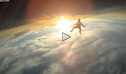 Oamenii care "cad din cer". Imaginile care iti taie respiratia